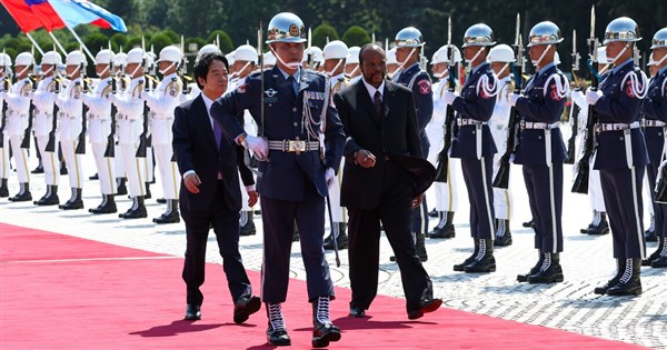 賴總統軍禮歡迎 史王盼台史夥伴關係延續到下世代 賴總統軍禮歡迎 史王盼台史夥伴關係延續到下世代