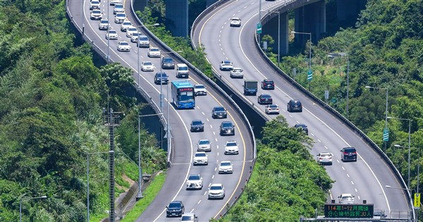 國慶日上午國道11起事故 國5北向可能塞至午夜