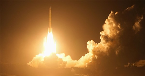 日本H3火箭搭載探測器升空　挑戰全球首度火星衛星採樣[影]