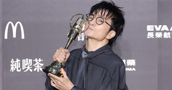唐從聖入行逾30年敲金鐘　哽咽喊：諧星也會演正劇[影]
