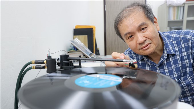 音樂痴人和他的時空膠囊計畫 黃均人時光逆旅18年