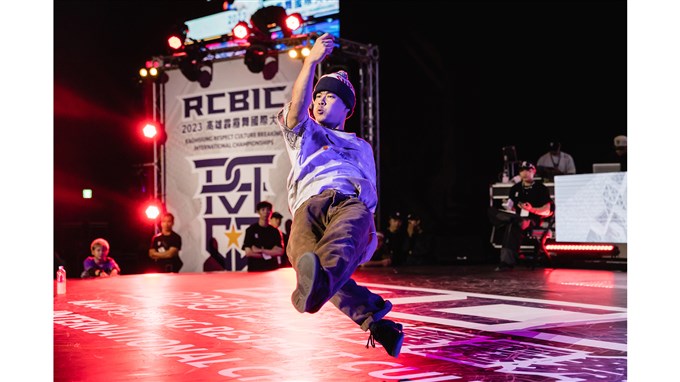 自學之路開出霹靂舞的火花 B-Boy Quake的挑戰自我之路