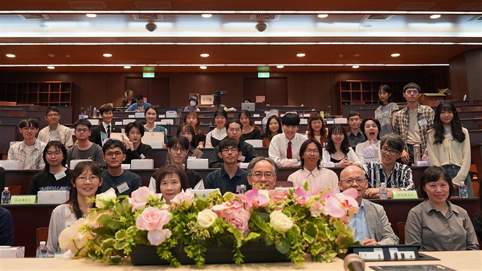 事件篇》台大文學獎開第一槍：何不找出與AI共存玩法