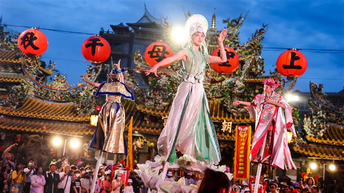 現代舞加藝陣 北港朝天宮前的魔幻時刻