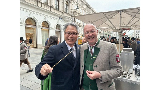 長號、指揮、威士忌　劉玄詠以文化搭橋奏響外交樂章