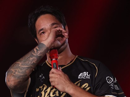 圖輯／林智勝引退淚崩謝自己「你辛苦了」 22年職棒生涯畫下句點