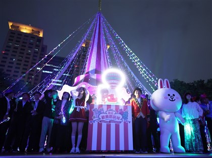 新北耶誕城3D光雕投影秀首演 李雅英現身嗨現場【圖輯】