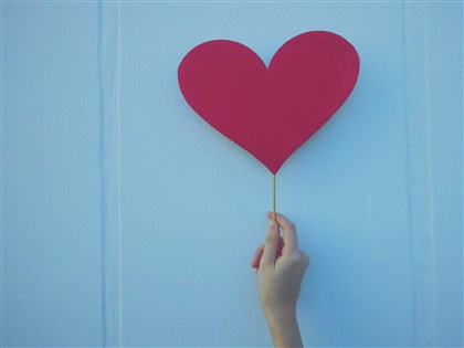 單向情感關係成趨勢 劍橋辭典2025代表字:Parasocial