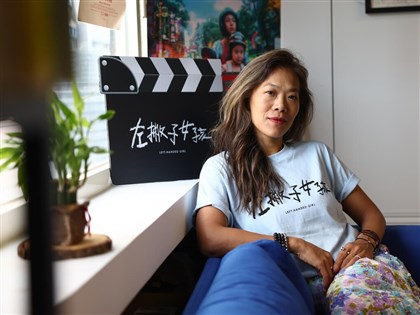 專訪/左撇子遭譏魔鬼手 鄒時擎拍片籲別因愚蠢傳統藏自己