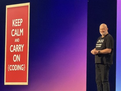 AWS技術長：開發者只要能進化　絕不會被AI取代　