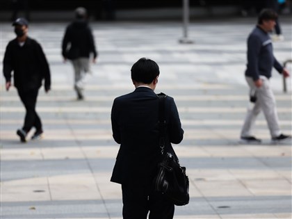 薪資中位數38K年齡教育差很大 40歲才破4萬、碩士逾6萬