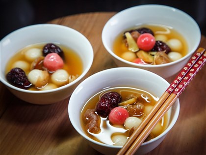 冬至吃湯圓長一歲又團圓　「冬至烏過年酥」預測春節好天氣？