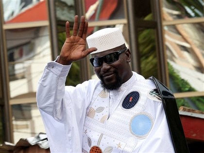 無強大對手競爭　幾內亞軍政府領袖頓波雅當選總統