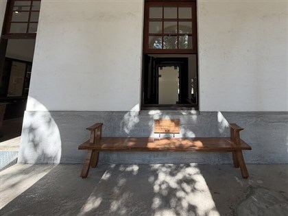 台南水道博物館百年羅漢松　轉化再生長凳延續記憶