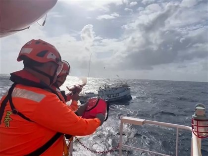 漁船東沙島海域失動力　雲林艦5天4夜驚濤駭浪救回