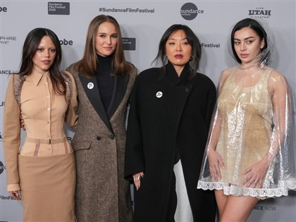 美明尼蘇達州示威者遭槍殺　娜塔莉波曼等人表態ICE Out