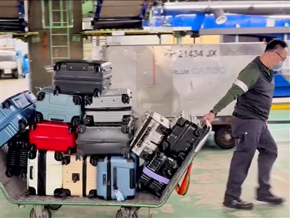 行李為何沒跟上?寒假春節出國注意 舊託運貼紙沒撕恐耽誤行程