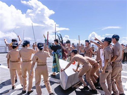 海軍禮儀揭秘　站𦨭、赤道祭與向艦艉敬禮具百年傳統