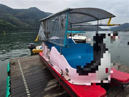 花蓮鯉魚潭天鵝船翻覆5人落水　9歲童溺水不治