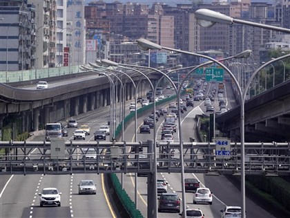 初四國道交通量平日1.4倍　高公局曝11壅塞路段