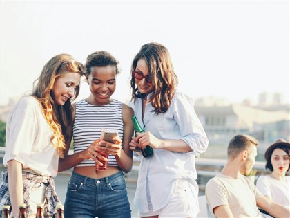 Chinamaxxing美國走紅 學者:年輕人搞怪非親中