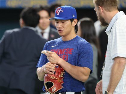 陳傑憲左食指骨裂台日戰休兵坦言「不甘心」　盼明後天有機會上場