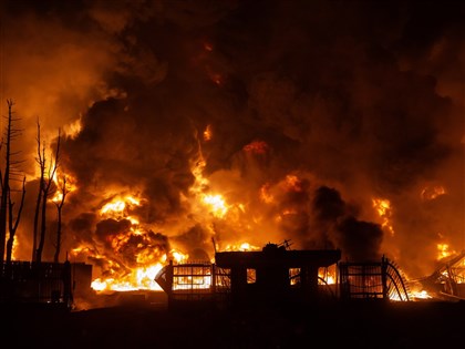 伊朗戰爭衝擊環境　戰機出動增大量碳排、煉油廠燃燒產致命毒焰