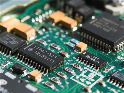 美超微高層涉轉賣輝達晶片給中國　用吹風機加熱換貼標籤序號