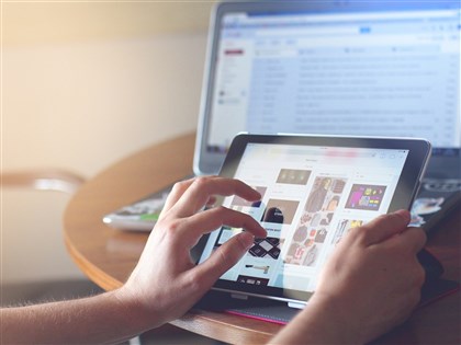 國衛院研究揭網路成癮腦波特徵　如煞車油門同踩