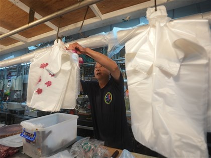 經濟部：每月增產5000噸塑膠袋　平價機制穩民生