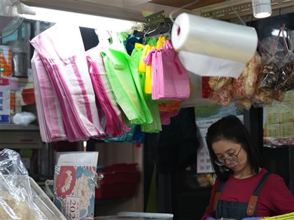 中油四輕增產　經濟部：塑膠袋醫材蔬果包裝供應無虞[影]