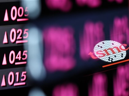 台股早盤漲逾600點　越過33000點