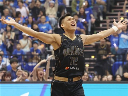 影／PLG林志傑引退賽首戰砍21分　率勇士奪勝