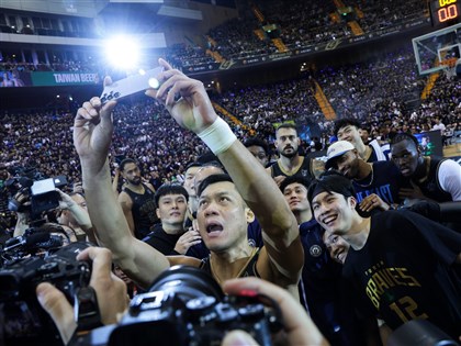 林志傑引退感性謝家人　是否再打1年笑說「再想一下」