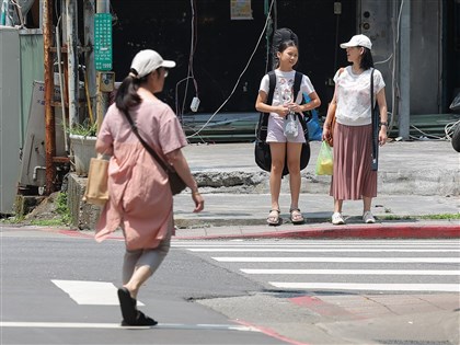 颱風辛樂克轉強颱距台遙遠　15日起2波鋒面北部降溫有雨