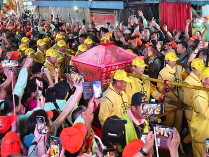 看白沙屯媽祖徒步進香百年歷史　守護「粉紅超跑帶路」信仰核心