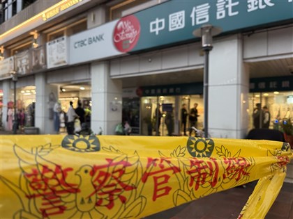 男子持BB槍假手榴彈搶中信銀行　警初查疑因經濟壓力無共犯