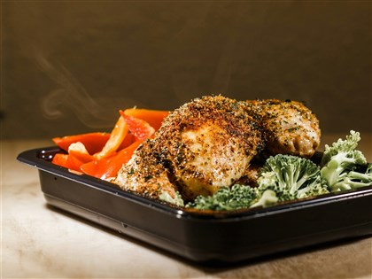 紐約餐廳半隻烤雞賣逾1200元　引爆外食成本論戰