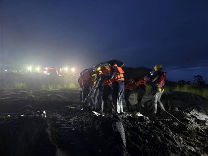 駕吉普車遭馬太鞍溪水沖走　鄧姓工地主任清晨獲救