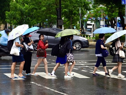 入夜嚴防強對流　中南部、花東10日續防豪雨