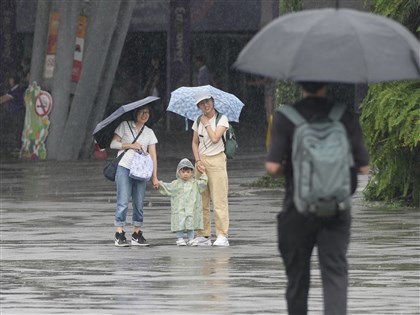鋒面南移11、12日再往北　西半部防局部大雨