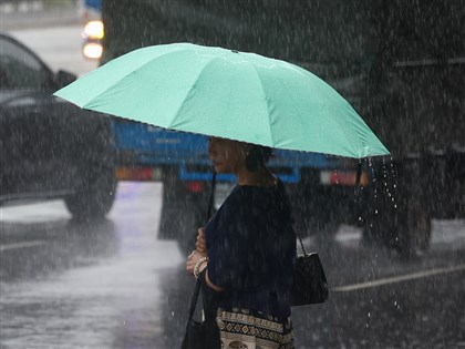 鋒面及西南風影響  14、15日各地天氣不穩