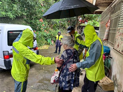 颱風巴威釀13傷　全台疏散撤離8972人、花蓮近5千最多