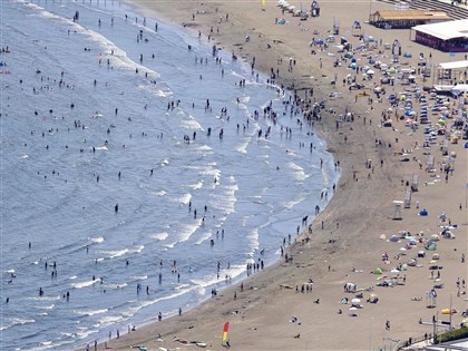 日本海之日變調 酷暑、缺工致海水浴場10年減逾1成
