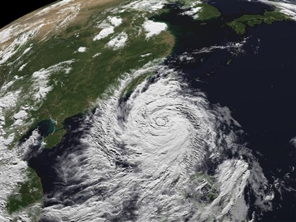 颱風紅霞最快25日上半天解除海警　花東恆春防豪雨