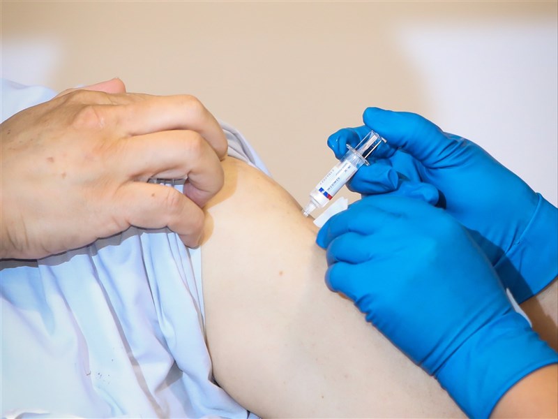 COVID-19、流感疫苗10/1起分階段開打 對象廠牌QA一次看