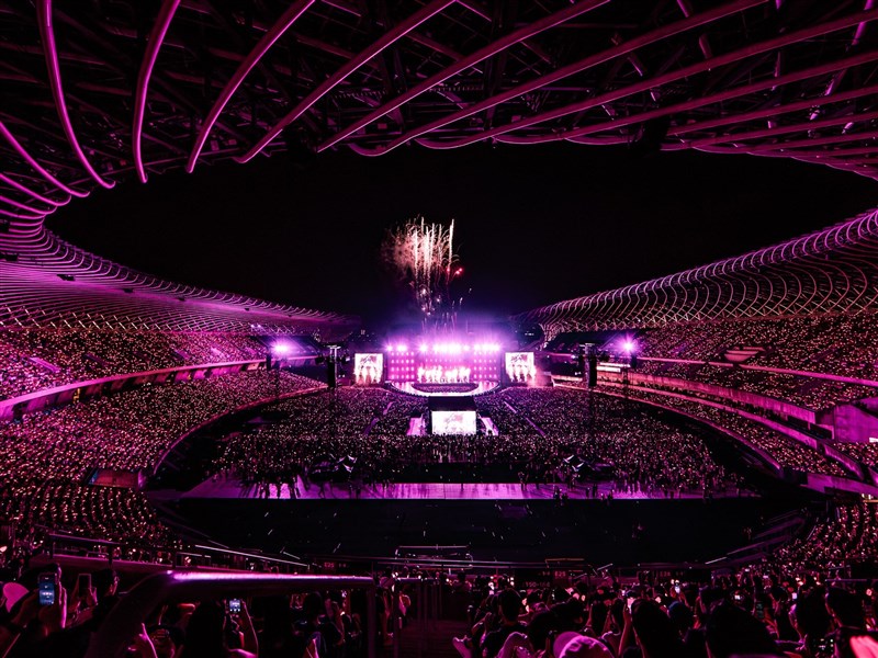 BLACKPINK重返高雄掀「粉紅浪潮」 帶動全市3億觀光產值