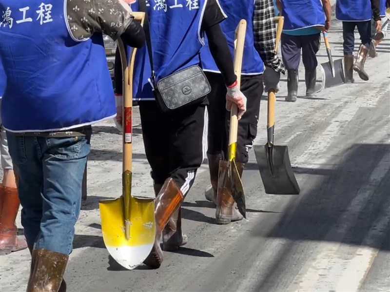 憂鏟子超人救災疲憊情緒低落 衛福部供3次免費諮商服務