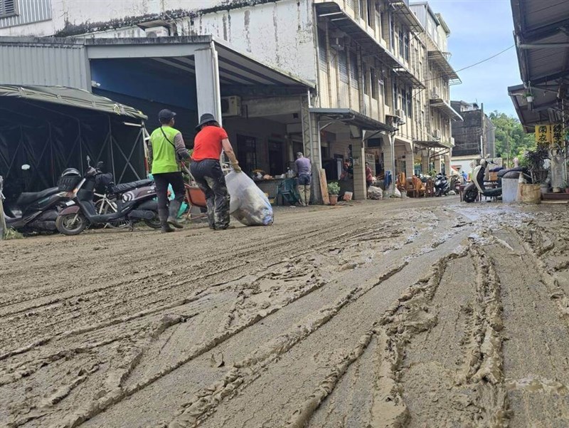 宜蘭蘇澳時隔15年再遇大水患　淹水消退街道滿目瘡痍【圖輯】