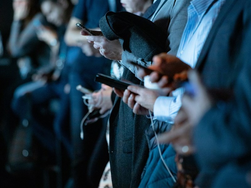 專家分析如何辨別AI生成影片　影片長度、畫面配置是線索